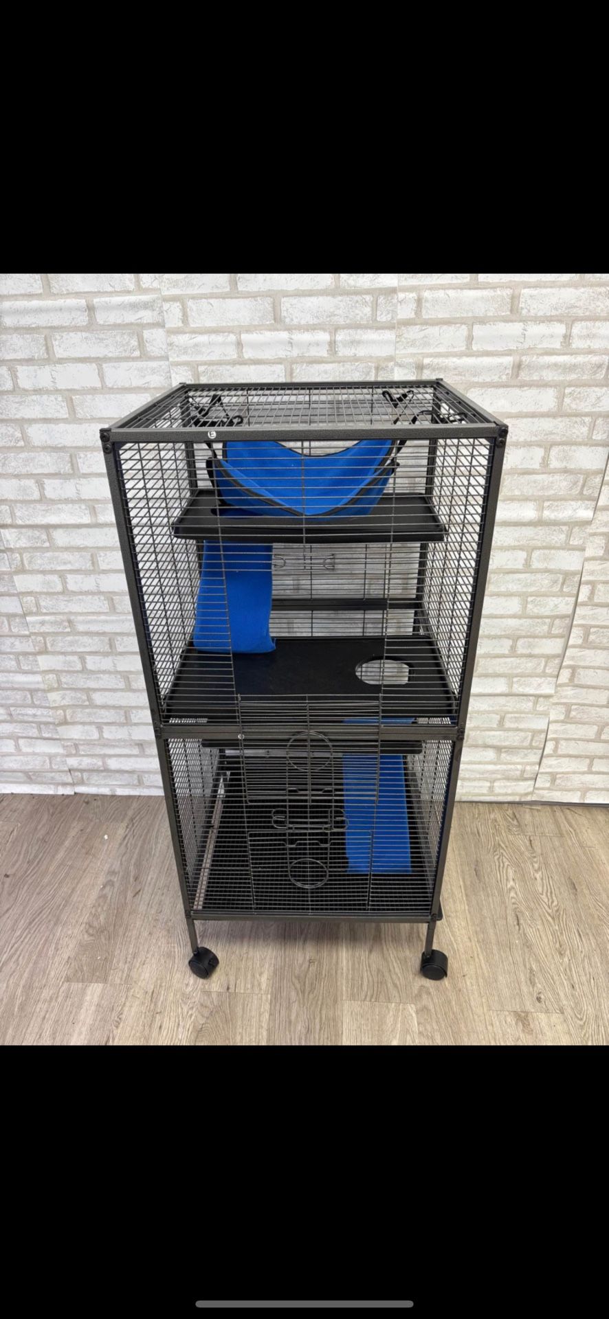 New small animal cage with wheels