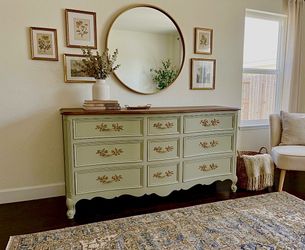 Kindel vintage French Provincial dresser