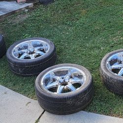 Tires and Rims  Set 305/40 R22 114v.