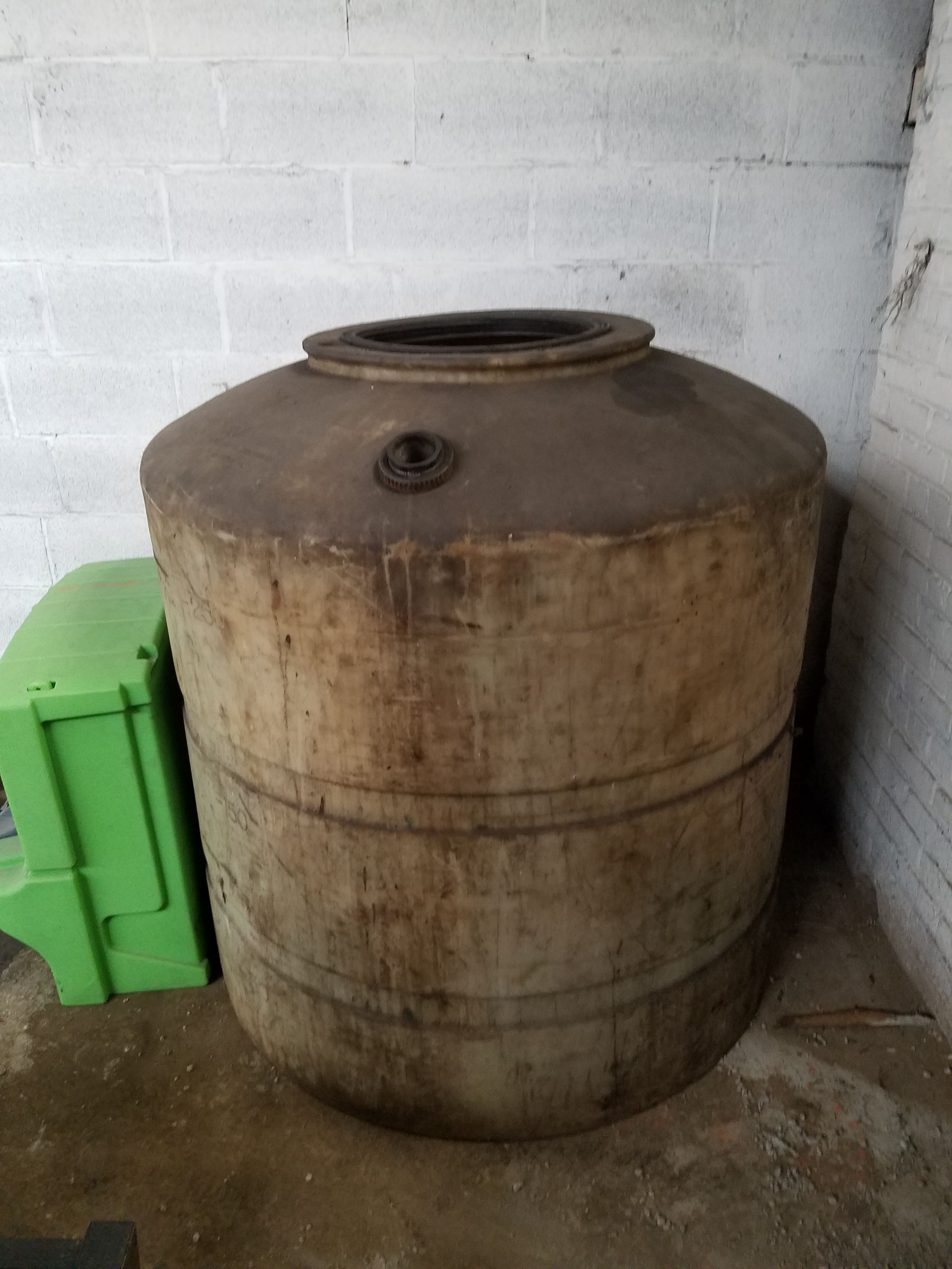 Storage tank for coolant 250-300 Gal