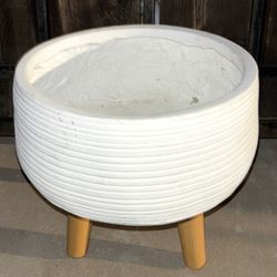 Raised Planter/Flower Pot