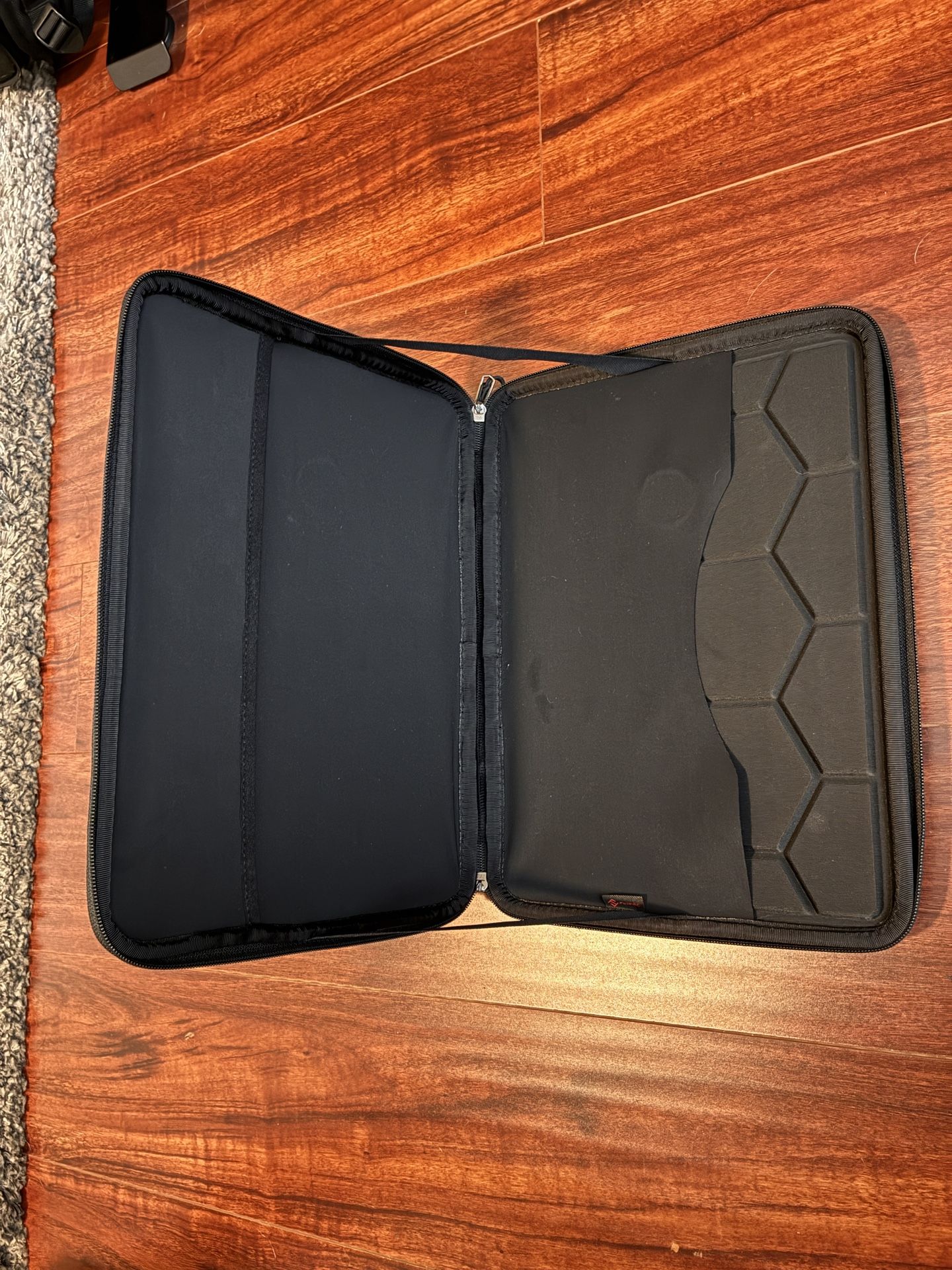 FINPAC Laptop / Tablet Case
