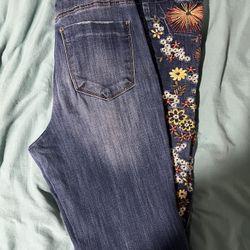 Floral Embroidered Jeans 