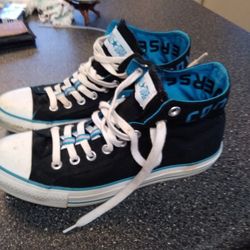 CONVERSE ALL STARS. SIZE. 8 MENS. LOOK NEW