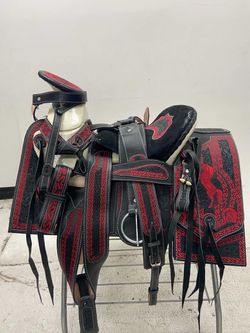 Montura charra bordada