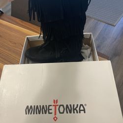 Authentic Minnetonka Blk 3 Layer Fringe Boots