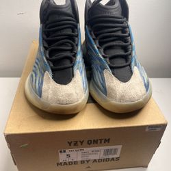 YEEZY Quantum Basketball Shoes