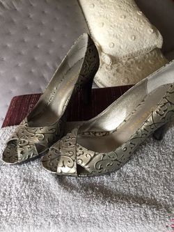 Andiamo 3” heels , leather pewter and black swirl pattern, size 7