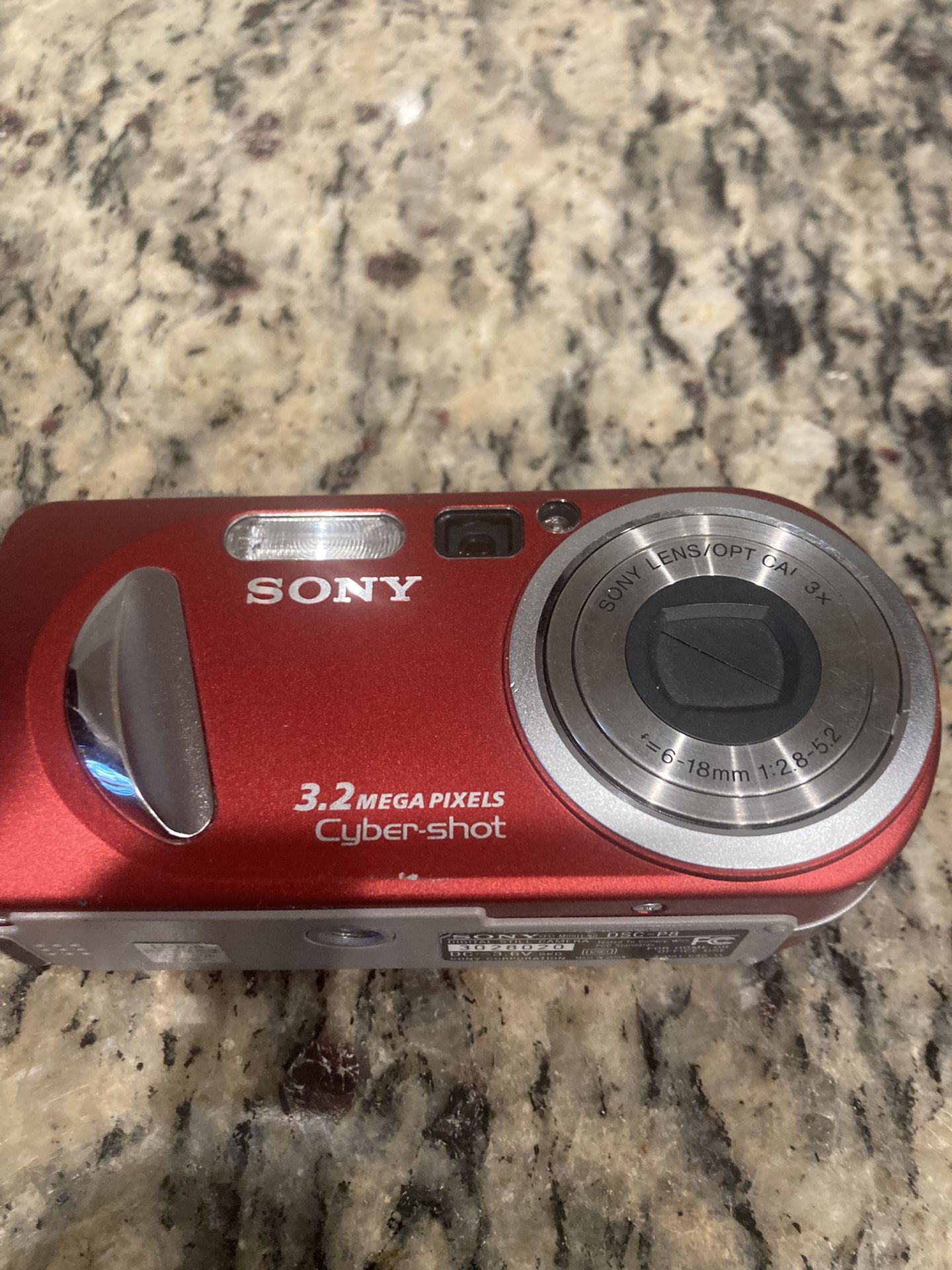 Smart zoom Cyber-shot DSC-P8 3.2MP Digital Camera