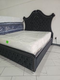 King sizea bed with Mattress