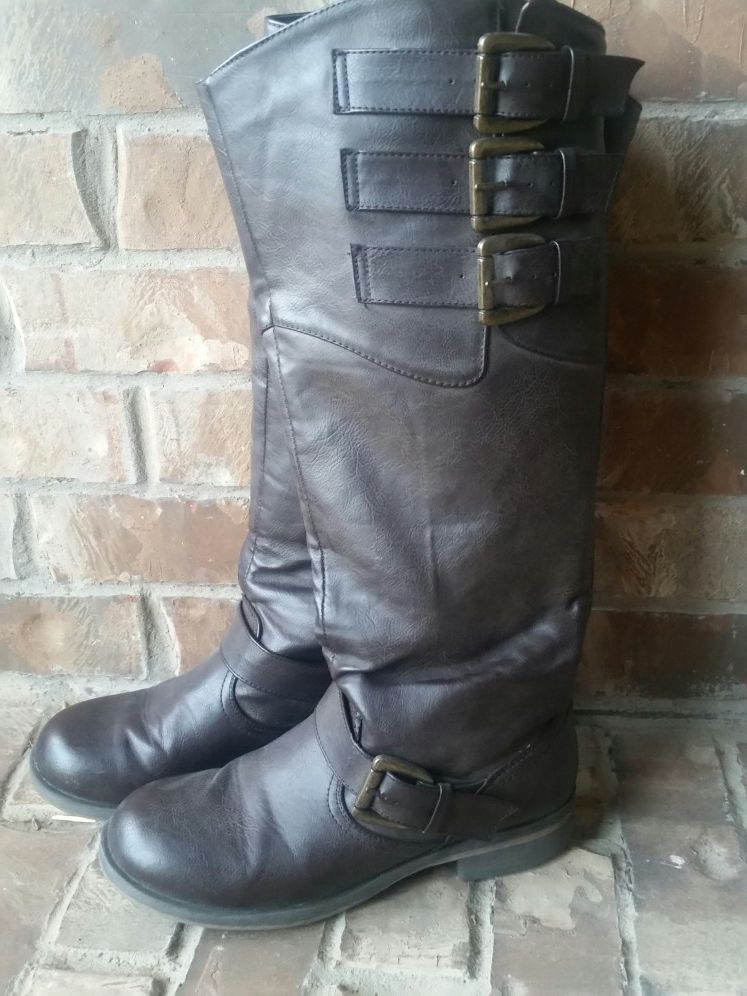 Women's size 7.5 boots