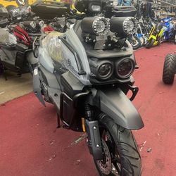 Brand New Tank 200cc EFI gas Scooter 