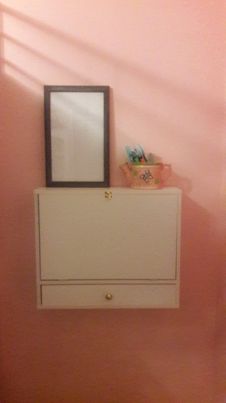 Floating White Desk / Escritorio