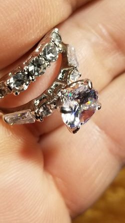 Gorgeous WOMAN'S round cut wedding engagement promises ring sets size 6