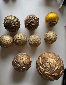 9 Decorative Gold Accent Balls, bolas decorativas dorados, home decor, scroll, bowl, embossed