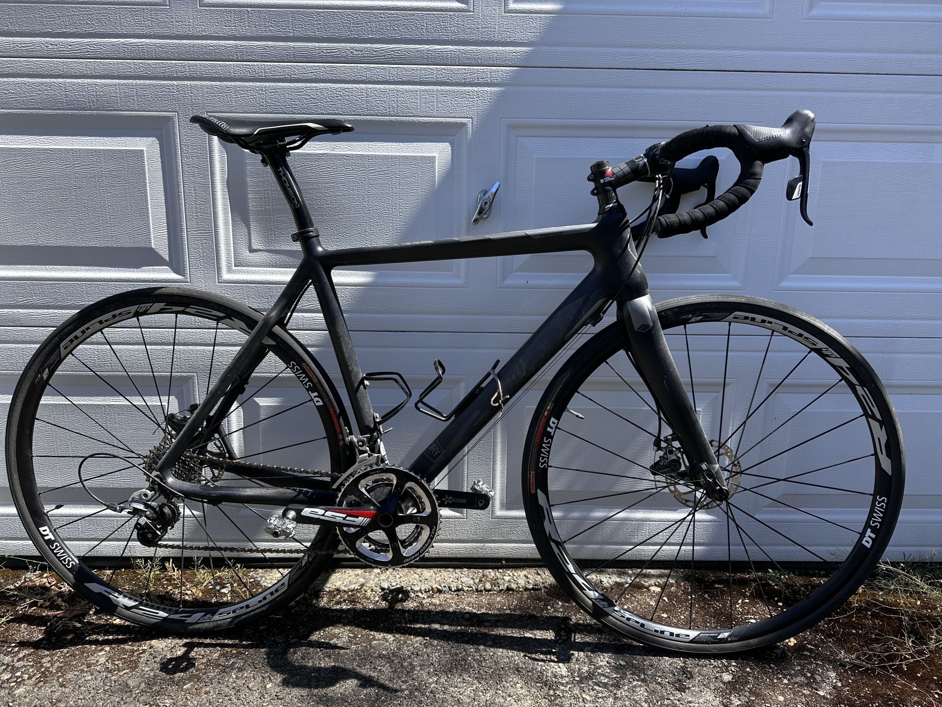 54cm FOUNDRY CYCLES Full Carbon Road Bike