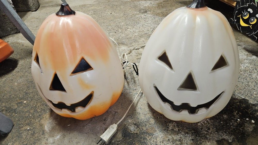 Pair of 1991 tpi  pumpkin blowmolds 13 inch tall