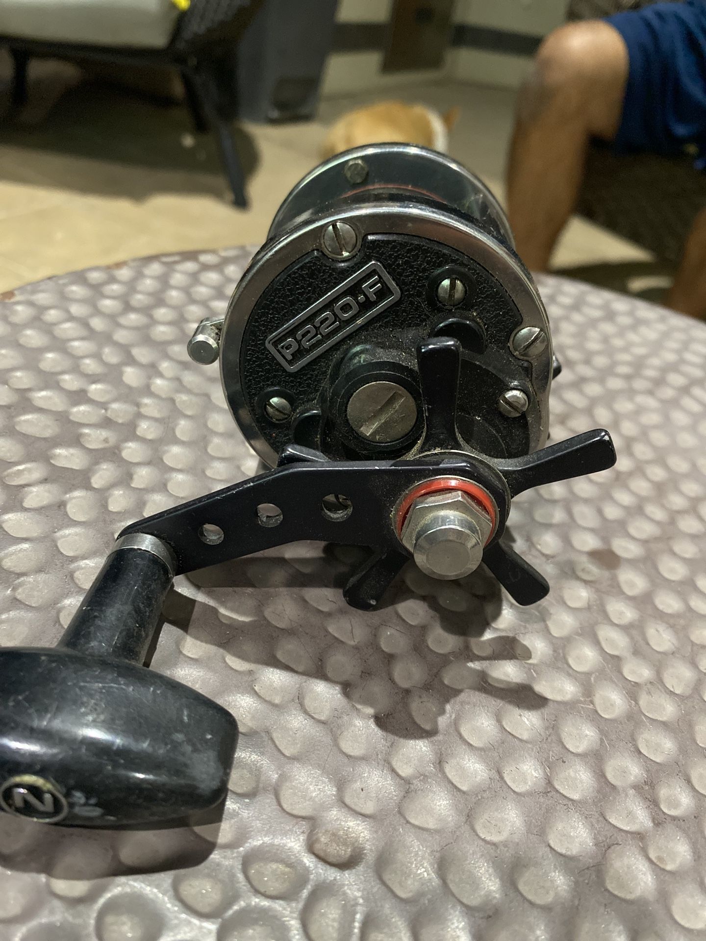Newell Reel P 220-F