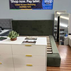 BRAND NEW KING BED FRAME