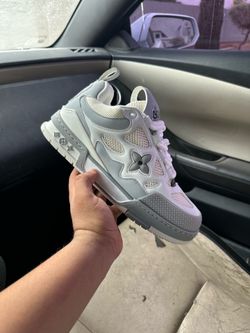 Lv stake gray with white