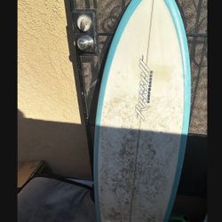 Russel Surfboard 5’5 
