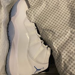 Legend blue Jordan 11s size 9.5