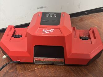 Milwaukee M18 18V Dual Bay Simultaneous Super Charger