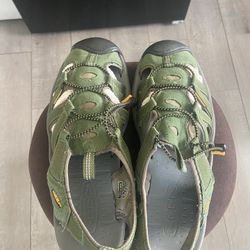 Keen sandels