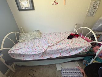 Trundle bed