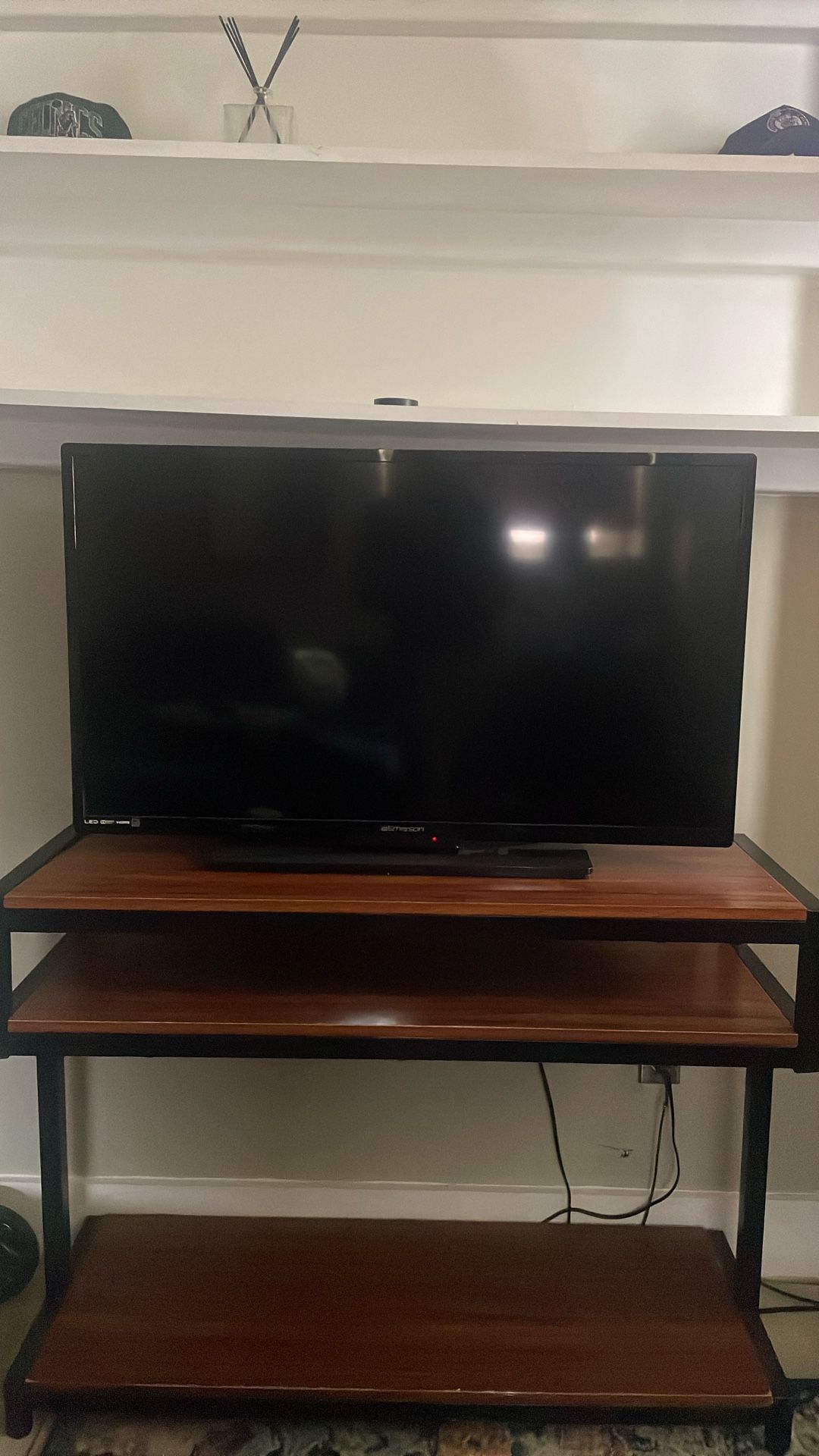 42 Inch Flat Screen Emerson TV