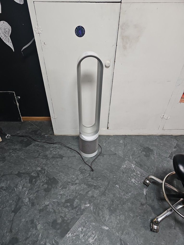Dyson Pure TP01 Cool Tower HEPA Purifier and Fan with RemoteĀ
- 645-562