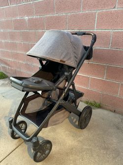 Uppababy Vista V2 Stroller + Bassinet + Snack Tray