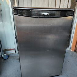 Danby Mini Fridge Refrigerator 