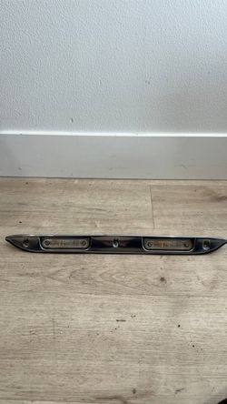 MERCEDES-BENZ 1993-95 W124 E320 E420 E500 REAR TRUNK LICENSE PLATE MOULDING TRIM