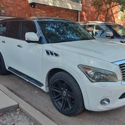2012 Infiniti QX56 White  4 WD SUV