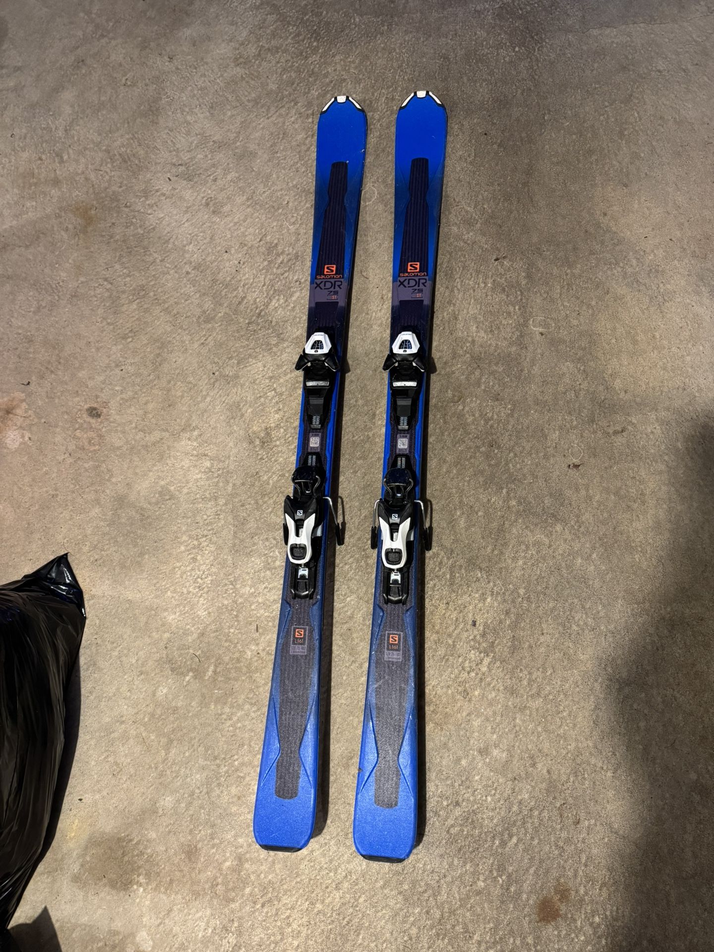 Salomon XDR 75 Skis + Lithium 10 Bindings
