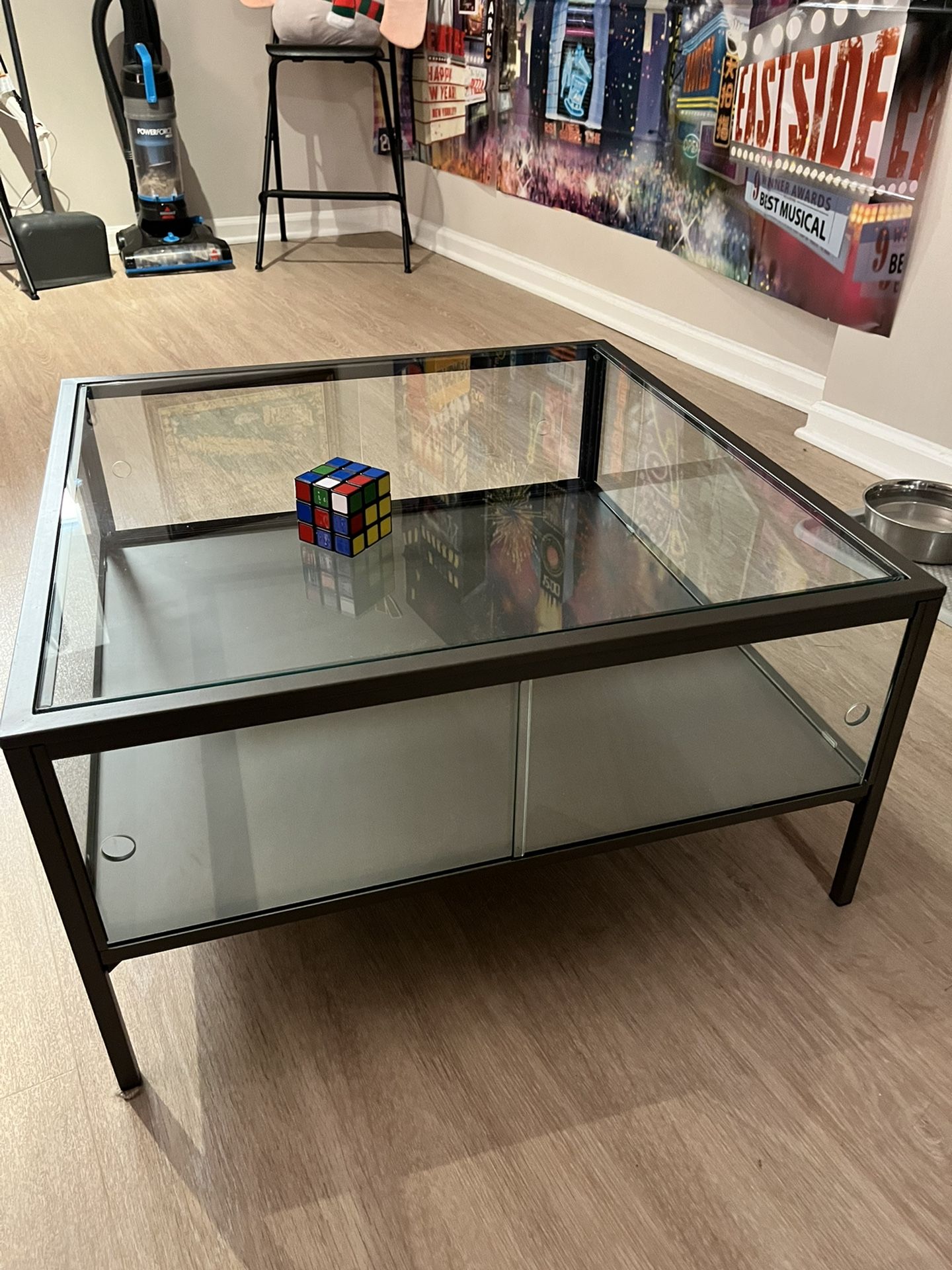 Display case deals coffee table ikea