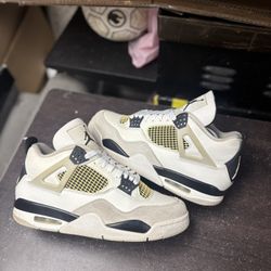 Air Jordan 4 Military Black 