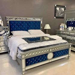 Varian Dark Navy Blue Velvet & Mirrored Eastern King Bed
ACME$10 Down Payment And Financing Available