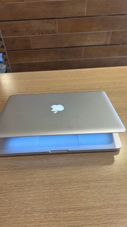 Apple MacBook Pro 13” i5/8GB/256GB SSD $140