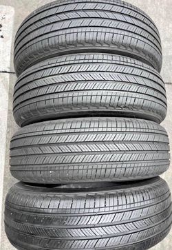 215/65/17 Michelin 📍📍 Vendo un set de llantas con 80% de vida las 4 📍🌟