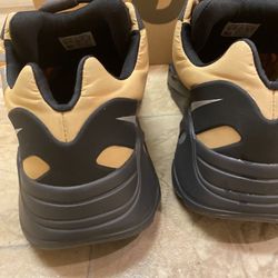 Yeezy MNVM 700 Honey 