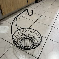 Countertop Fruit Basket with Banana Hanger. 