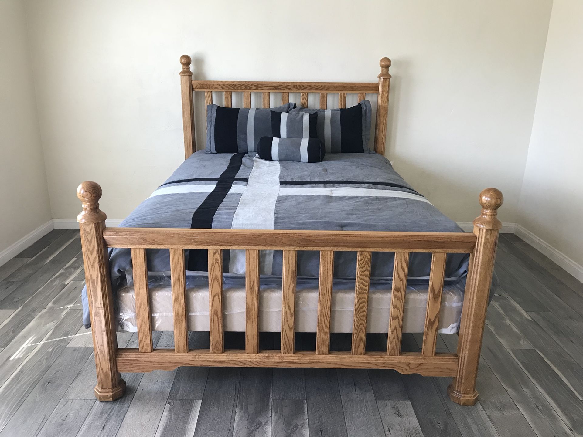 Queen size bed frame with new mattress in good condition