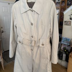 London fog trenchcoat size 12 zipper lining can be removed extra buttons 