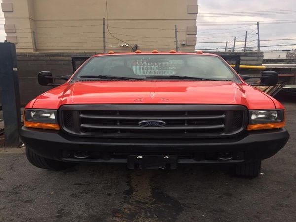200 Ford Super Duty Flatbed F550 Red Exterior With Gray