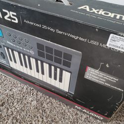 M-Audio Axiom 25