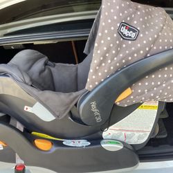 Chicco KeyFit 30  Car Seat And Base