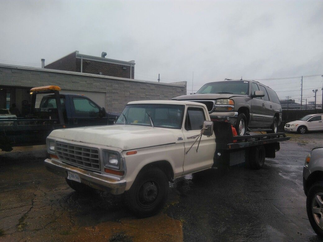 1979 Ford F350 Roll Back tow truck