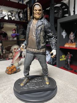 SUICIDE SQUAD KILLER CROC STATUE / CANCER PATIENT NEEDS TO SELL!